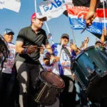 Gaby en San Martín de Porres tocócon la murga copia