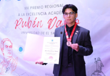 Estudiante de la UMIP es galardonado a nivel regional por su excelencia académica